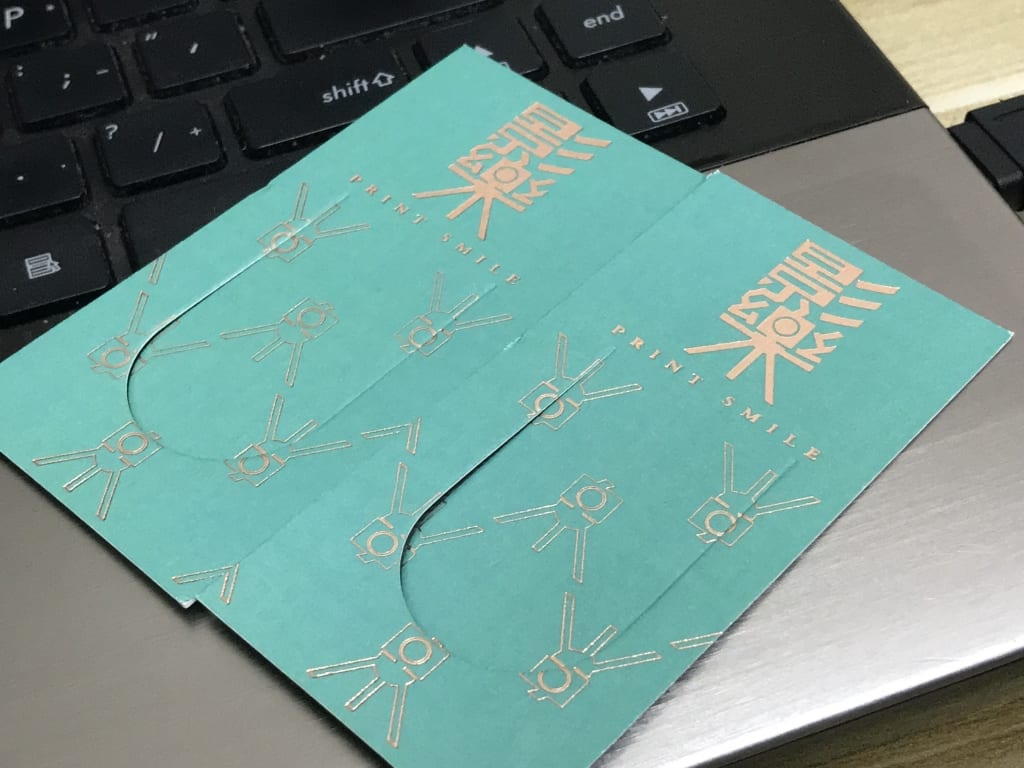 這張燙金書籤卡片是用了靈感紙來做，不但特別而且富有質感